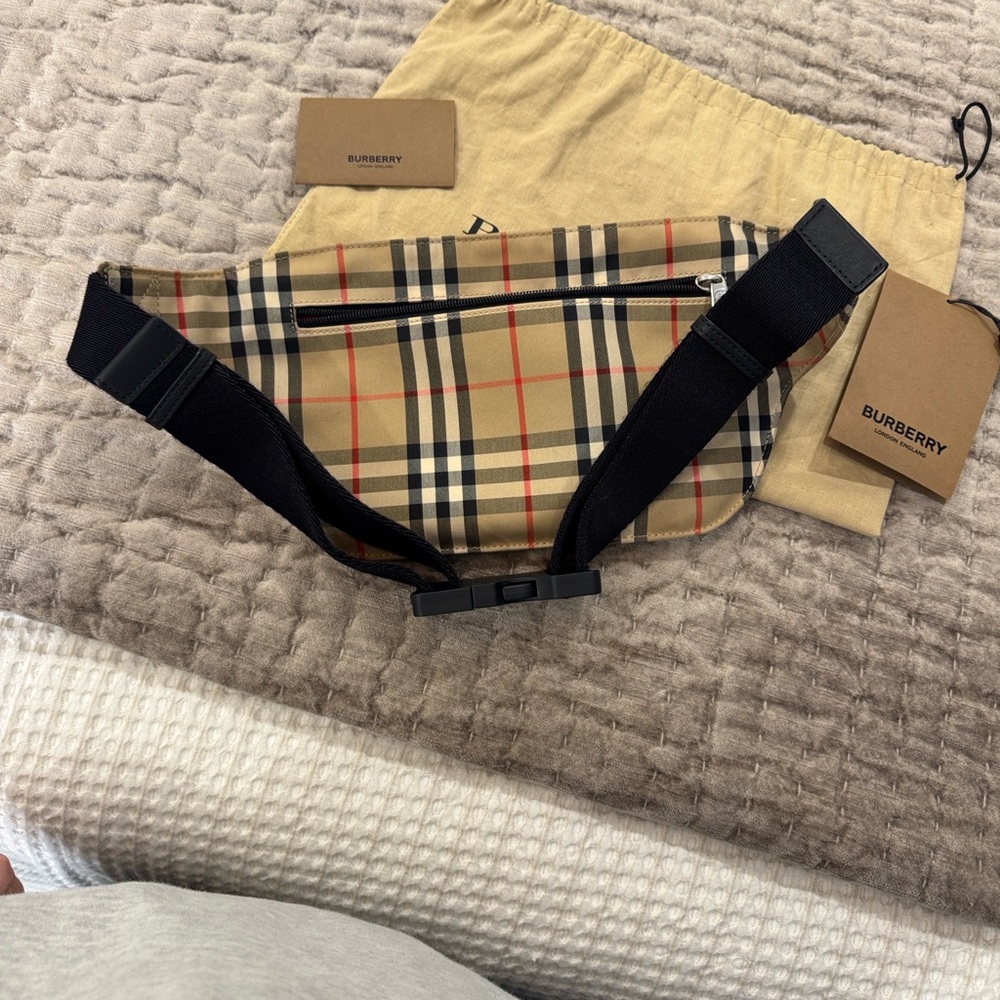 Burberry LONDON ENGLAND Beige and Black Check Belt Bag - Picture 9 of 12